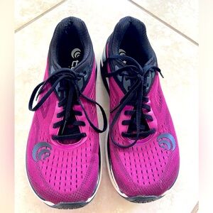 Topo UltraFly3 Running Shoes, Wine/Black, Size 8.5